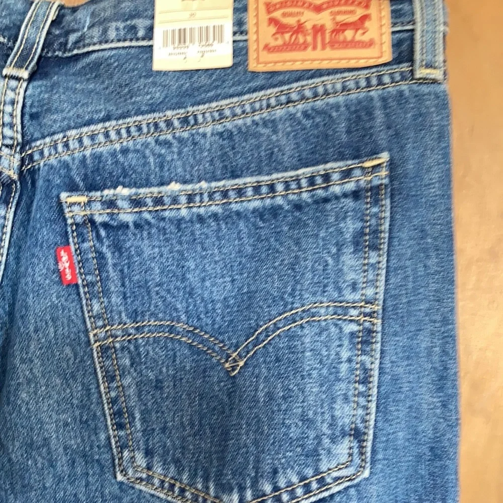 Levi’s low pro straight leg jean cotton midrise distressed denim 30